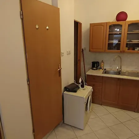 Budget Retro Apar Price * Братислава